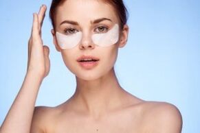 Mascarilla regeneradora de la piel de los ojos.